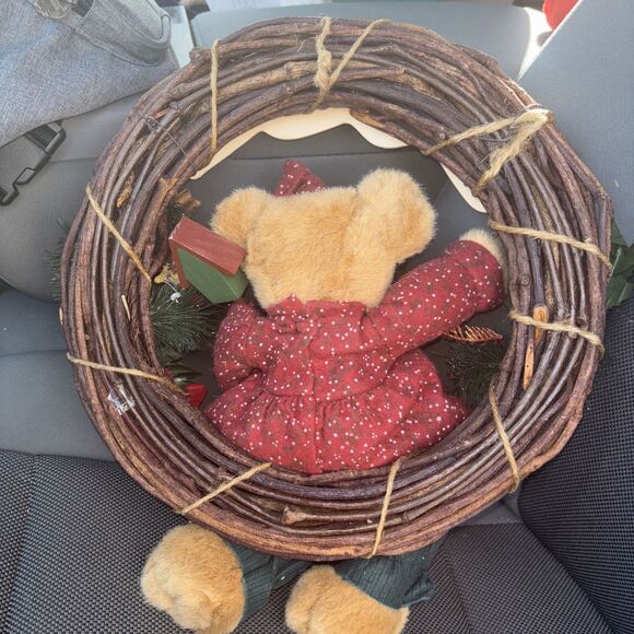 Christmas Door Wreath, Oval 14” With A Bear - Picture 4 of 10